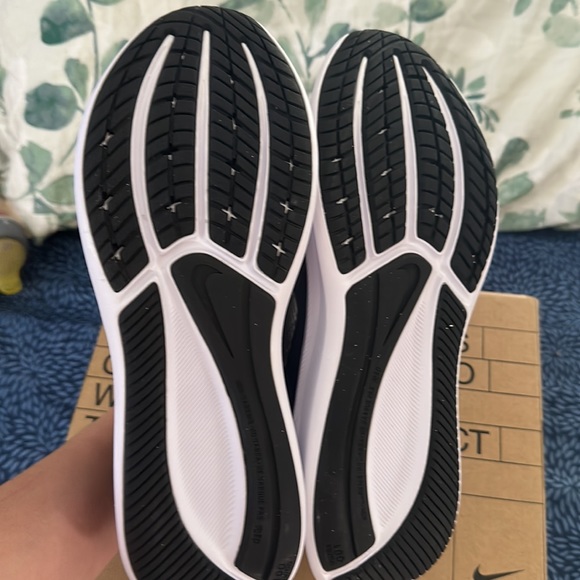 Brand new Nike star runners - Picture 3 of 4